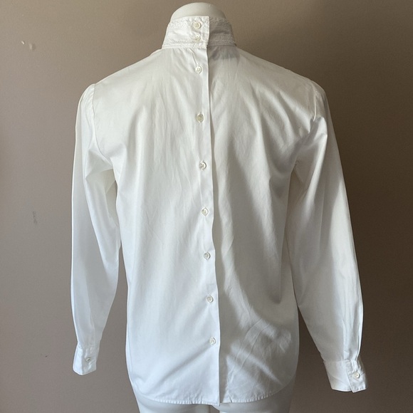 Vintage Charter Club Cream Lace Yoke Button Down Shirt Size 4 100% Cotton - Picture 2 of 8